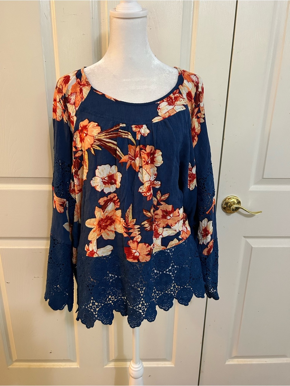 Curations blue floral tunic with lace accents, size 2X